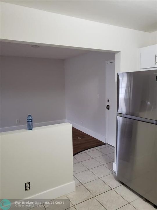 Active With Contract: $2,000 (2 beds, 2 baths, 912 Square Feet)