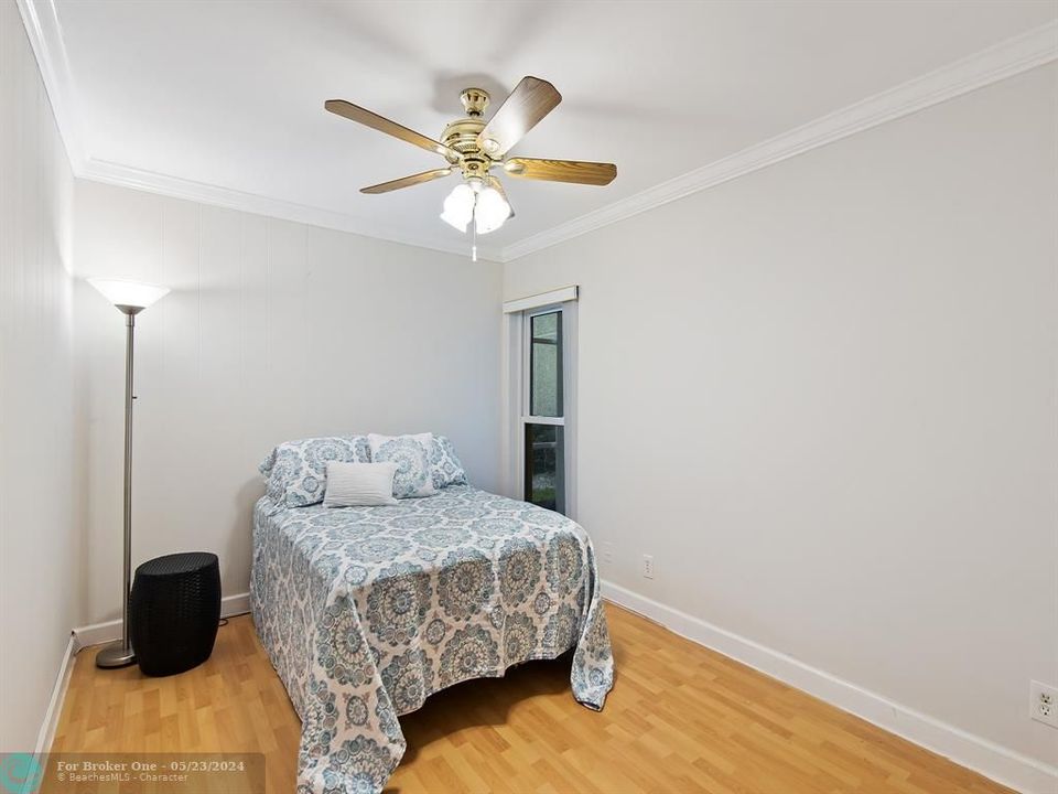 Active With Contract: $2,000 (2 beds, 1 baths, 850 Square Feet)