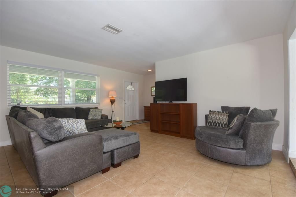 Active With Contract: $629,000 (3 beds, 2 baths, 1655 Square Feet)