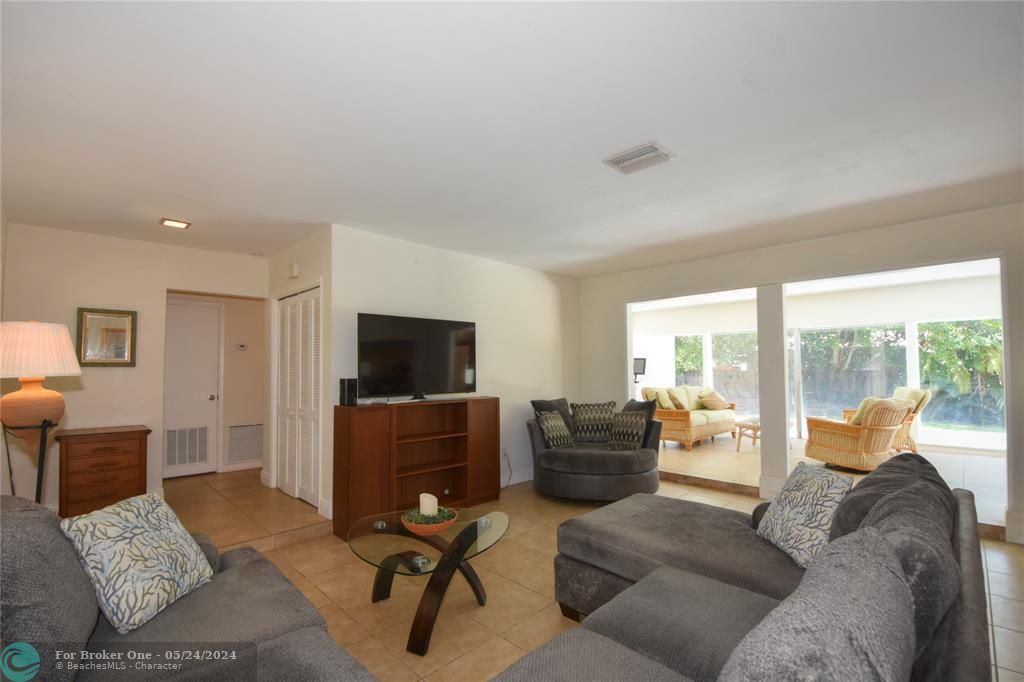 Active With Contract: $629,000 (3 beds, 2 baths, 1655 Square Feet)