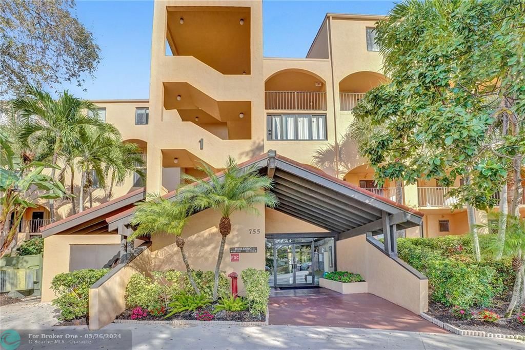Active With Contract: $2,499 (2 beds, 2 baths, 1175 Square Feet)