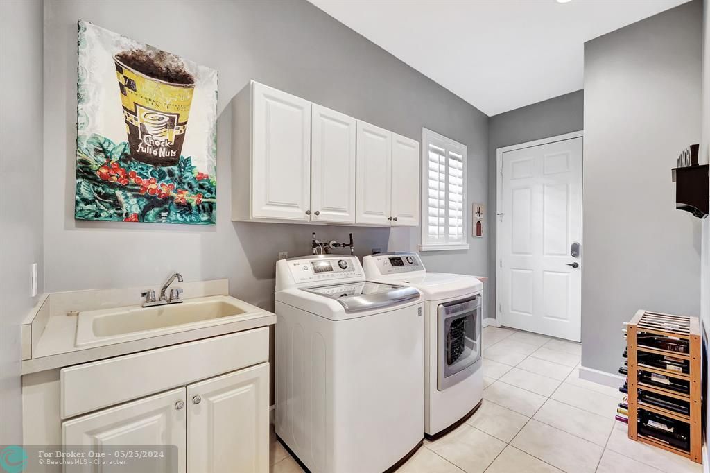 For Sale: $469,900 (3 beds, 2 baths, 2086 Square Feet)