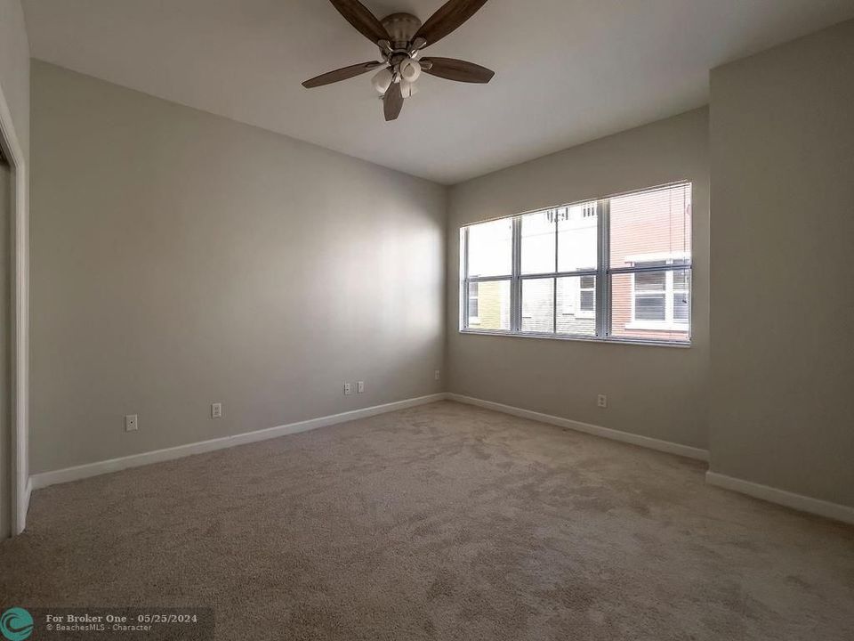 Recently Rented: $2,800 (2 beds, 2 baths, 1450 Square Feet)
