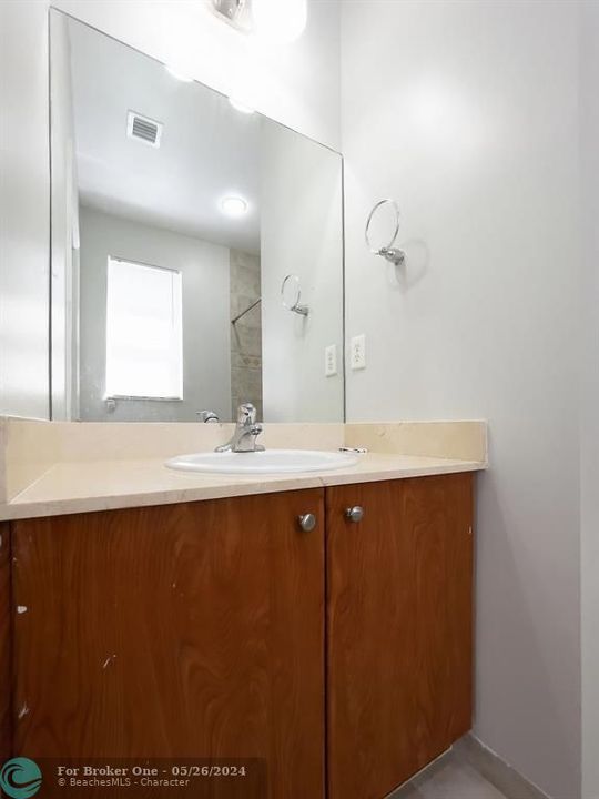 Active With Contract: $2,800 (2 beds, 2 baths, 1450 Square Feet)