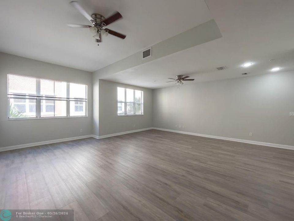 Recently Rented: $2,800 (2 beds, 2 baths, 1450 Square Feet)