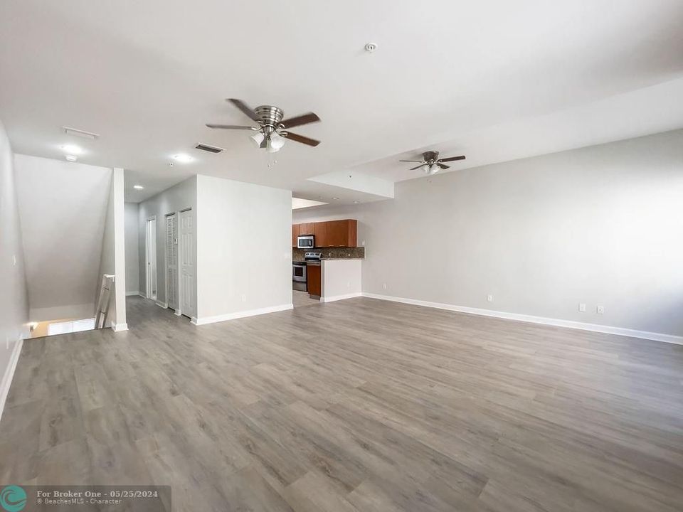 Active With Contract: $2,800 (2 beds, 2 baths, 1450 Square Feet)