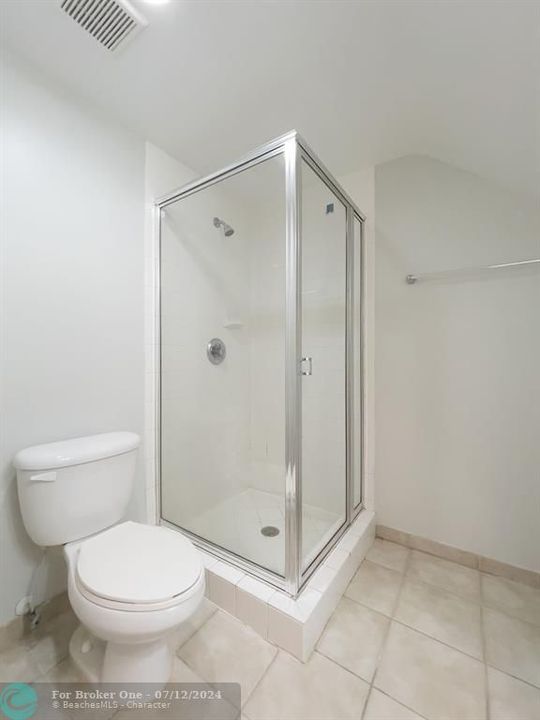 合同活跃: $2,800 (2 贝兹, 2 浴室, 1450 平方英尺)