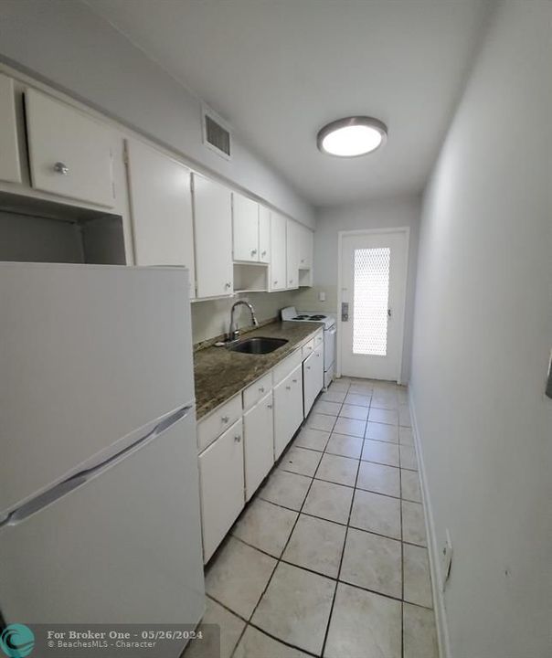 For Sale: $1,700 (1 beds, 1 baths, 5304 Square Feet)