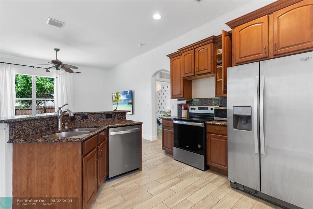 For Sale: $445,000 (3 beds, 2 baths, 1633 Square Feet)