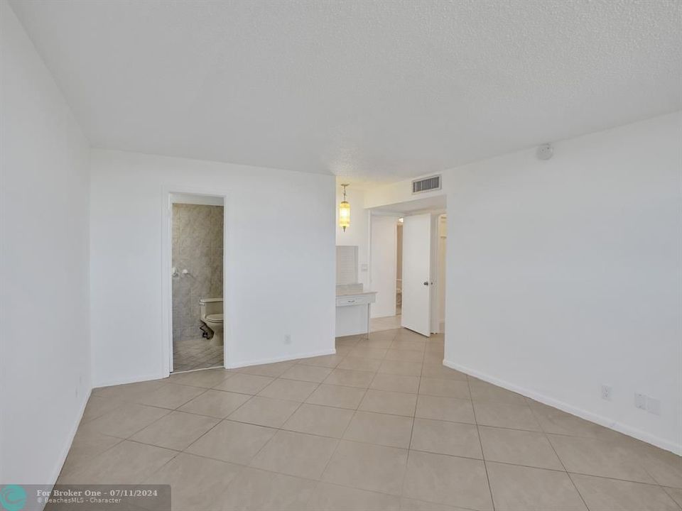 For Sale: $269,000 (2 beds, 2 baths, 1200 Square Feet)