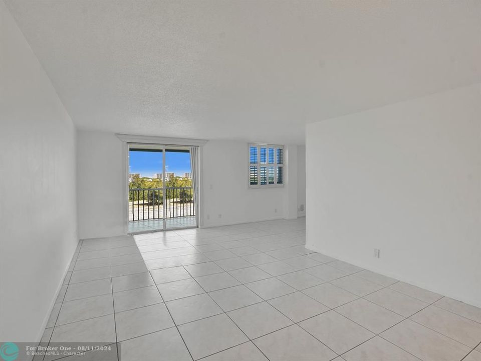 For Sale: $269,000 (2 beds, 2 baths, 1200 Square Feet)