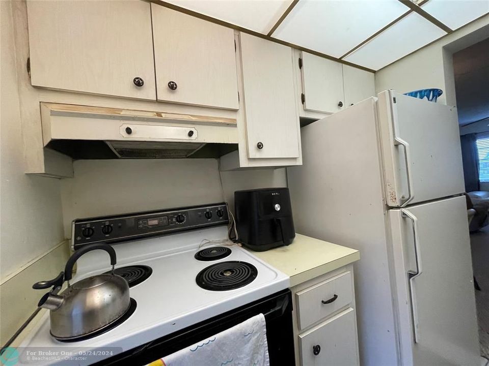 For Sale: $135,000 (2 beds, 1 baths, 760 Square Feet)