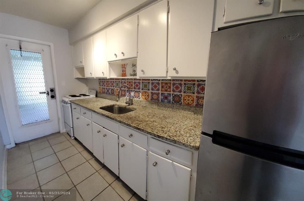 For Sale: $1,600 (1 beds, 1 baths, 0 Square Feet)