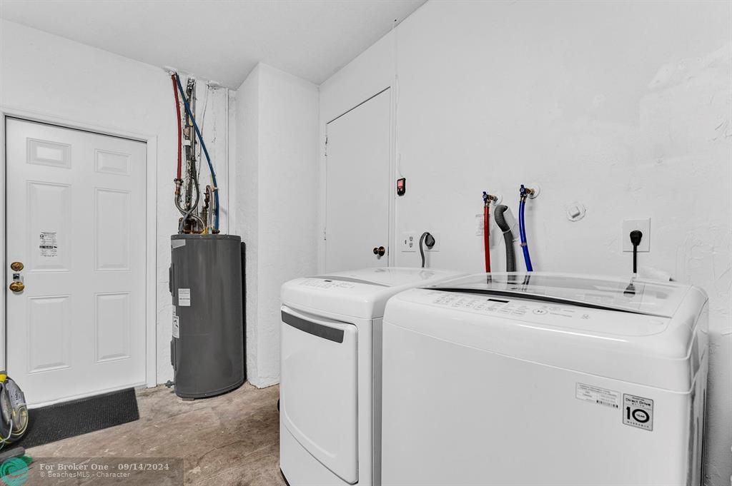 Active With Contract: $3,400 (3 beds, 2 baths, 1647 Square Feet)