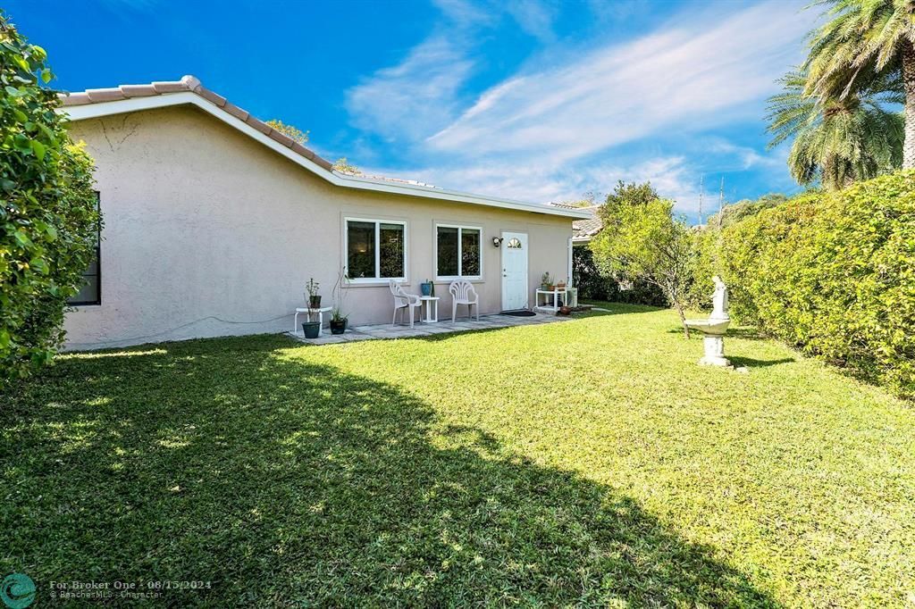 Active With Contract: $3,400 (3 beds, 2 baths, 1647 Square Feet)