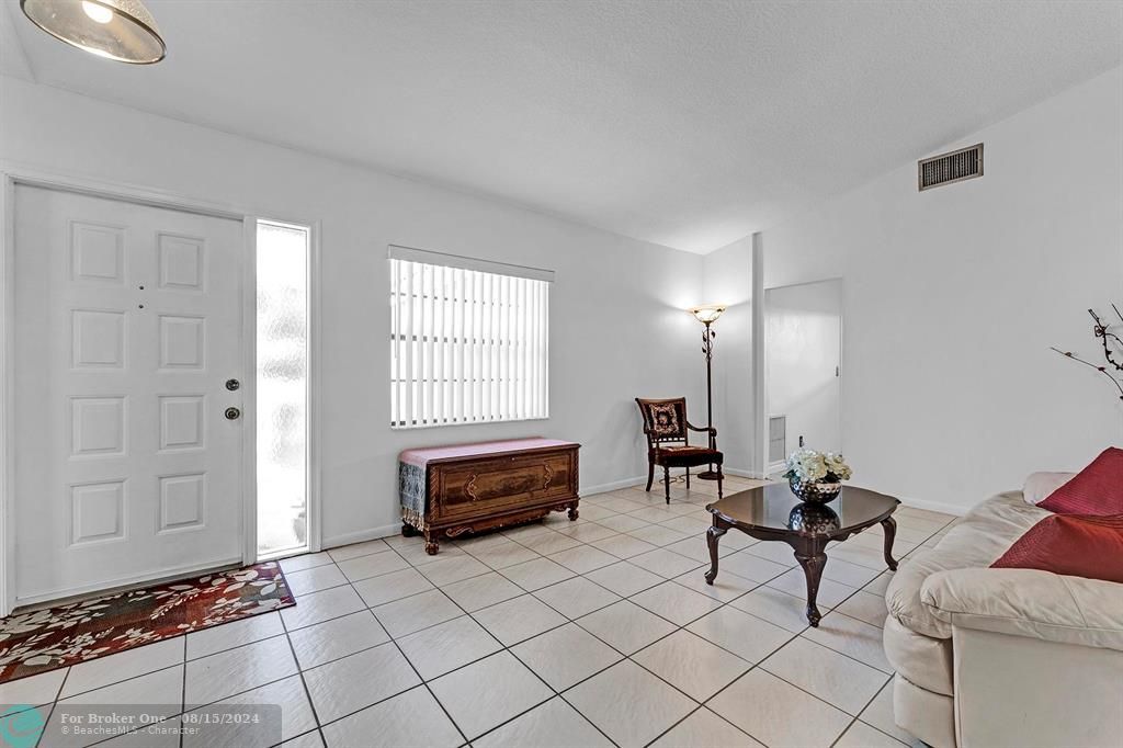 Active With Contract: $3,400 (3 beds, 2 baths, 1647 Square Feet)