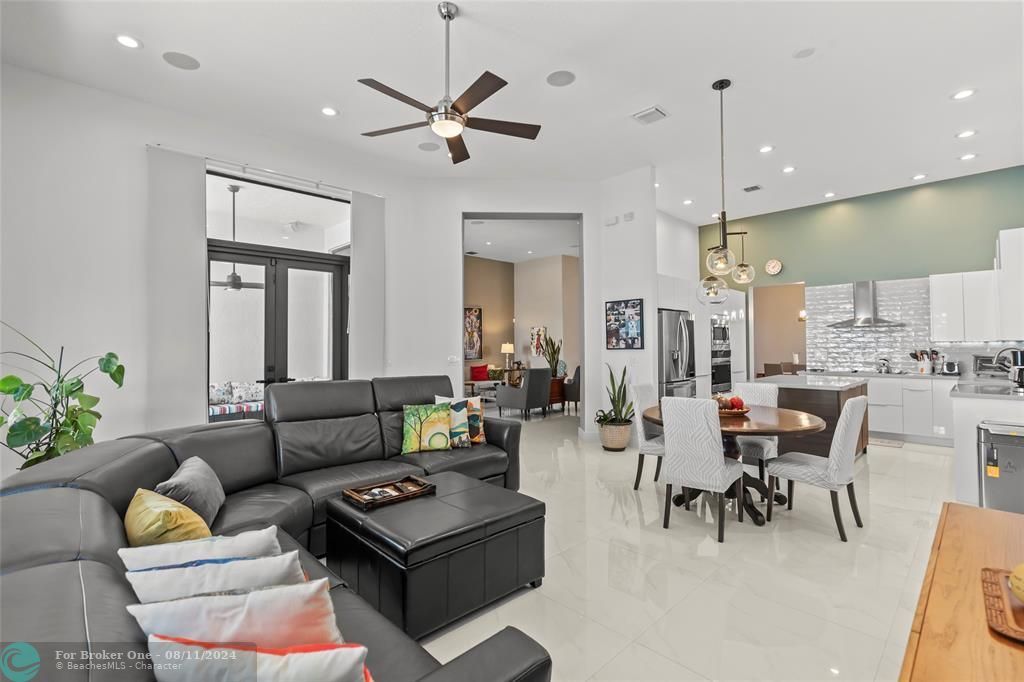 Active With Contract: $1,150,000 (4 beds, 3 baths, 2466 Square Feet)