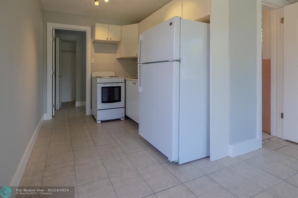 For Sale: $1,500 (1 beds, 1 baths, 400 Square Feet)