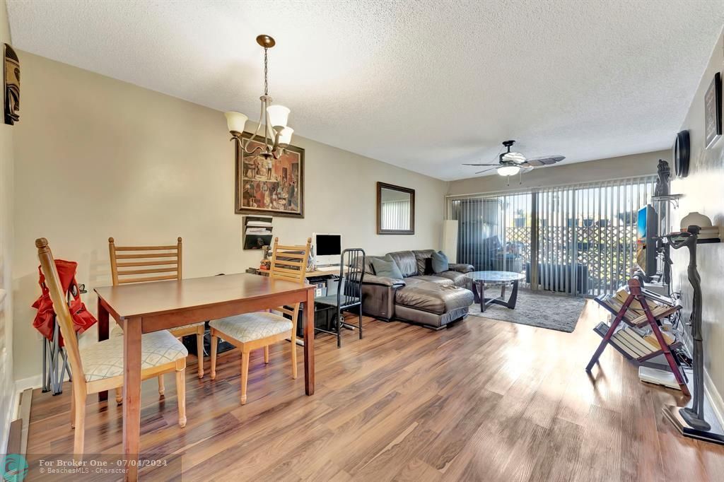Active With Contract: $219,900 (2 beds, 2 baths, 990 Square Feet)