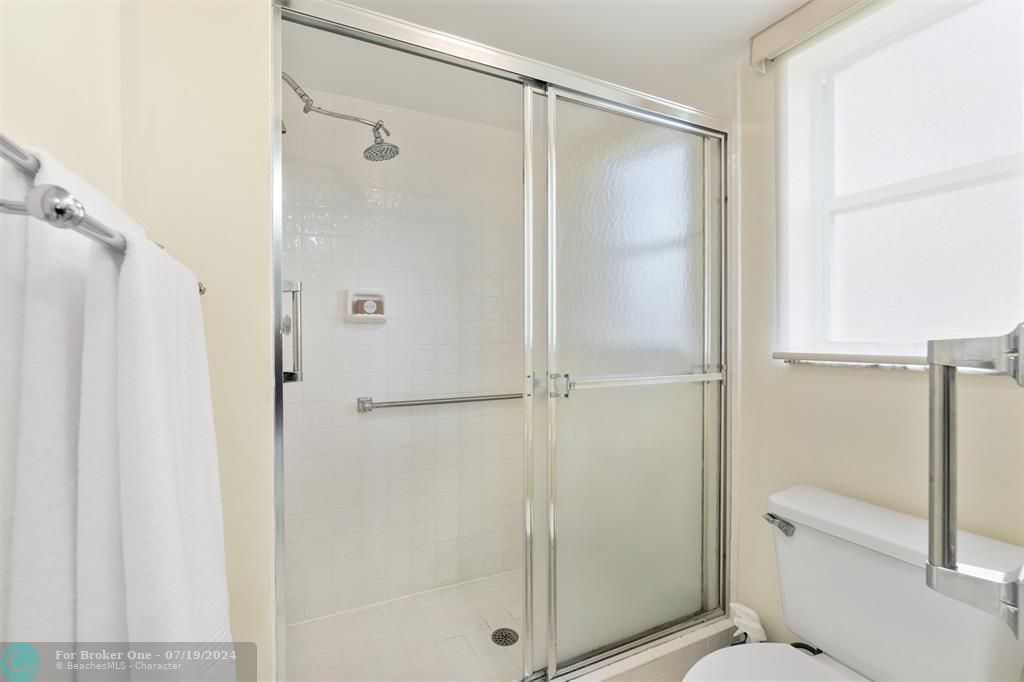 For Sale: $300,000 (2 beds, 2 baths, 1772 Square Feet)
