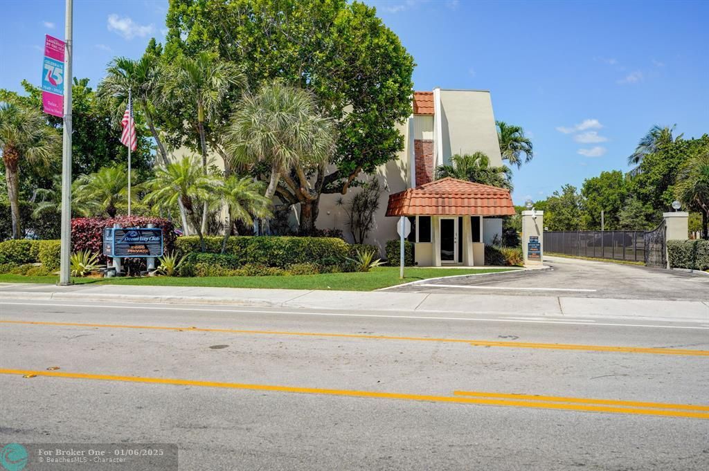 Active With Contract: $430,000 (2 beds, 2 baths, 1500 Square Feet)