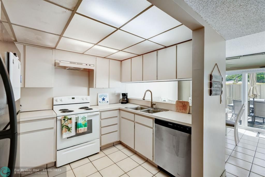 For Sale: $485,000 (2 beds, 2 baths, 1500 Square Feet)