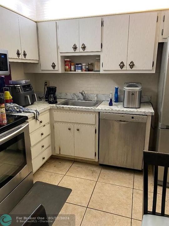 For Sale: $105,000 (1 beds, 1 baths, 836 Square Feet)