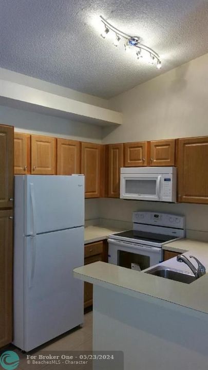 Recently Rented: $1,795 (1 beds, 1 baths, 821 Square Feet)