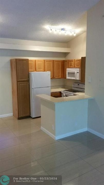 Active With Contract: $1,795 (1 beds, 1 baths, 821 Square Feet)