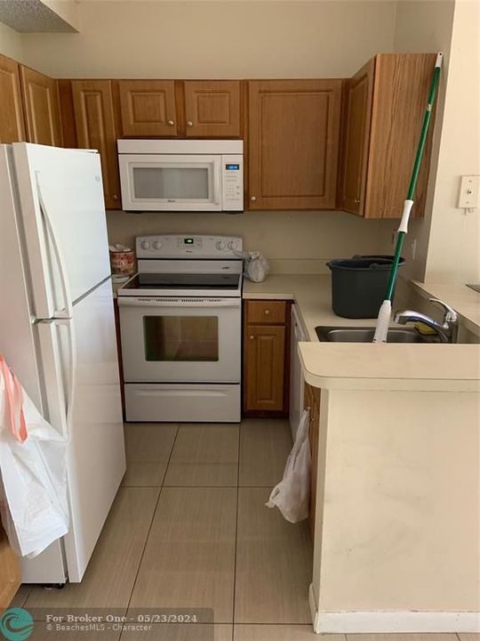 Active With Contract: $1,795 (1 beds, 1 baths, 821 Square Feet)
