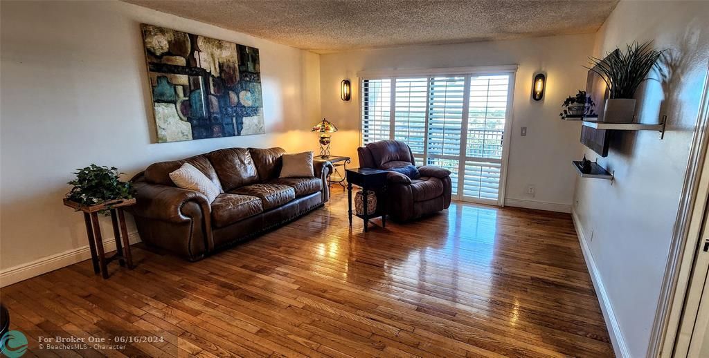 For Sale: $259,000 (2 beds, 2 baths, 1399 Square Feet)