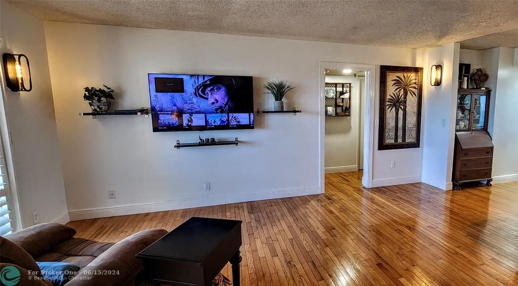 For Sale: $259,000 (2 beds, 2 baths, 1399 Square Feet)