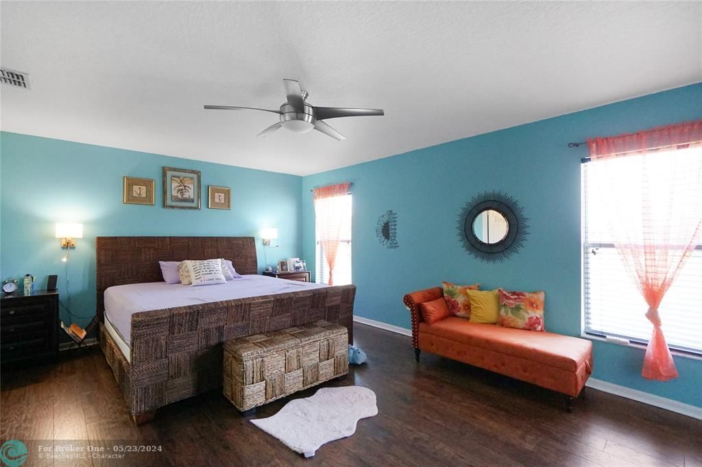 Active With Contract: $2,900 (4 beds, 2 baths, 2796 Square Feet)
