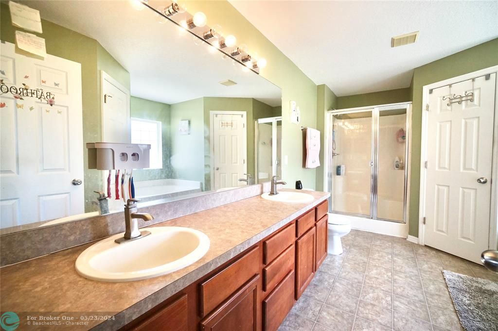 Active With Contract: $2,900 (4 beds, 2 baths, 2796 Square Feet)