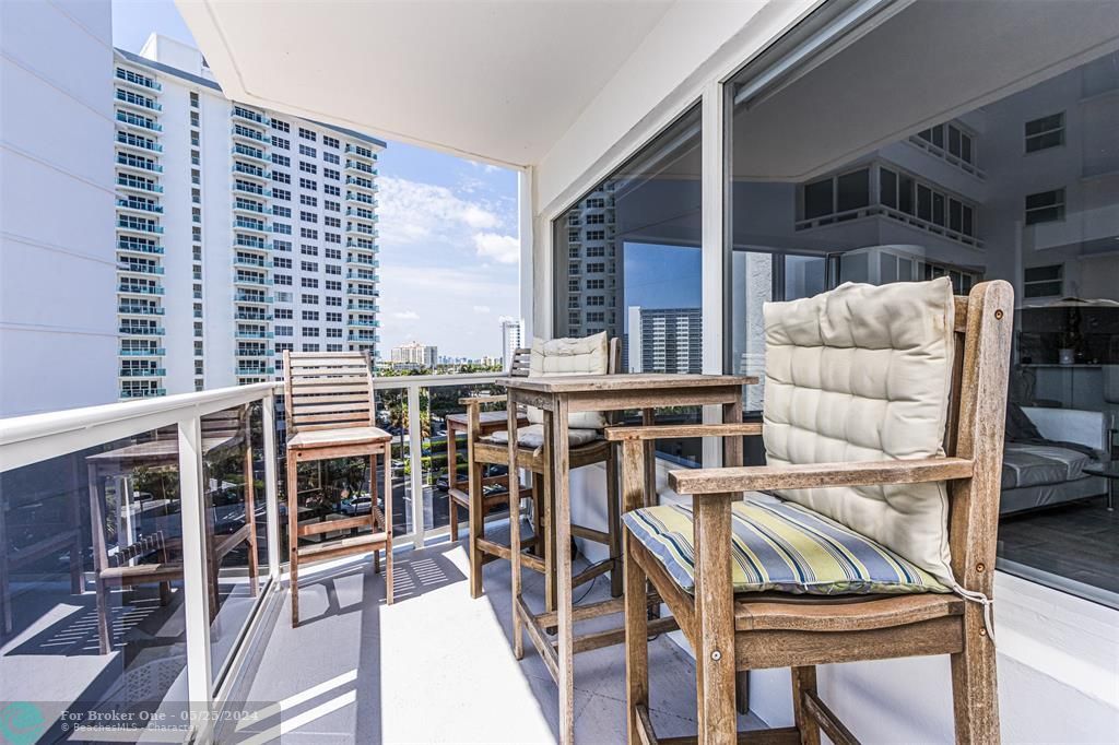 For Sale: $799,995 (2 beds, 2 baths, 1130 Square Feet)