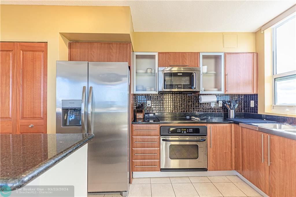 For Rent: $4,000 (2 beds, 2 baths, 1298 Square Feet)