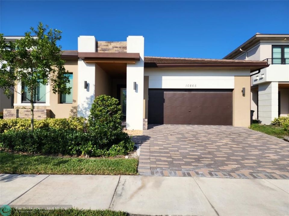 Active With Contract: $5,500 (4 beds, 3 baths, 4756 Square Feet)