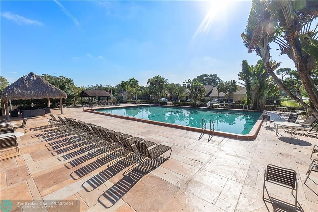 Active With Contract: $2,900 (2 beds, 2 baths, 1248 Square Feet)