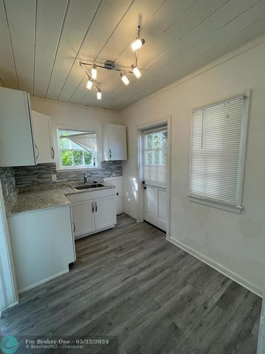 For Rent: $1,700 (1 beds, 1 baths, 2660 Square Feet)