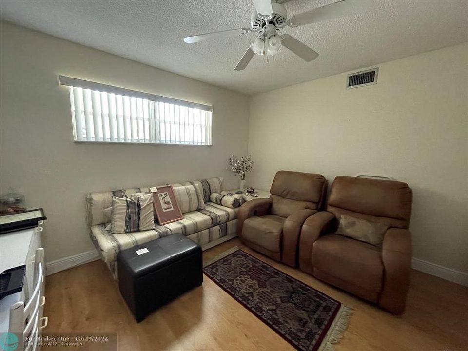 For Sale: $249,000 (2 beds, 2 baths, 1170 Square Feet)