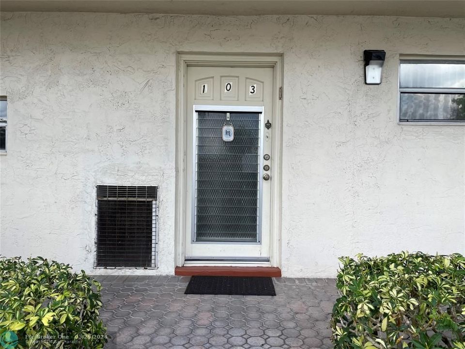 For Sale: $249,000 (2 beds, 2 baths, 1170 Square Feet)