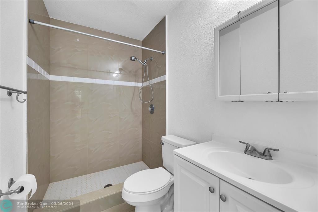 待售: $965,000 (5 贝兹, 4 浴室, 2761 平方英尺)
