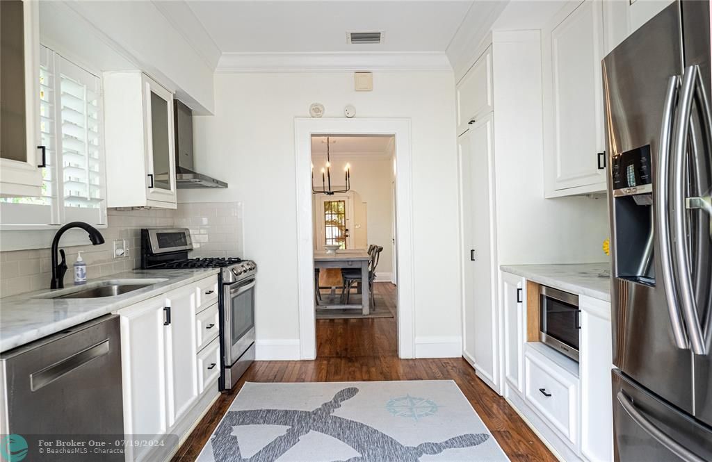 For Sale: $4,300 (2 beds, 2 baths, 1211 Square Feet)