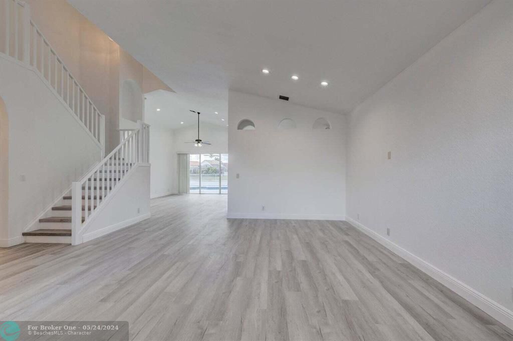 Active With Contract: $5,500 (4 beds, 2 baths, 2280 Square Feet)