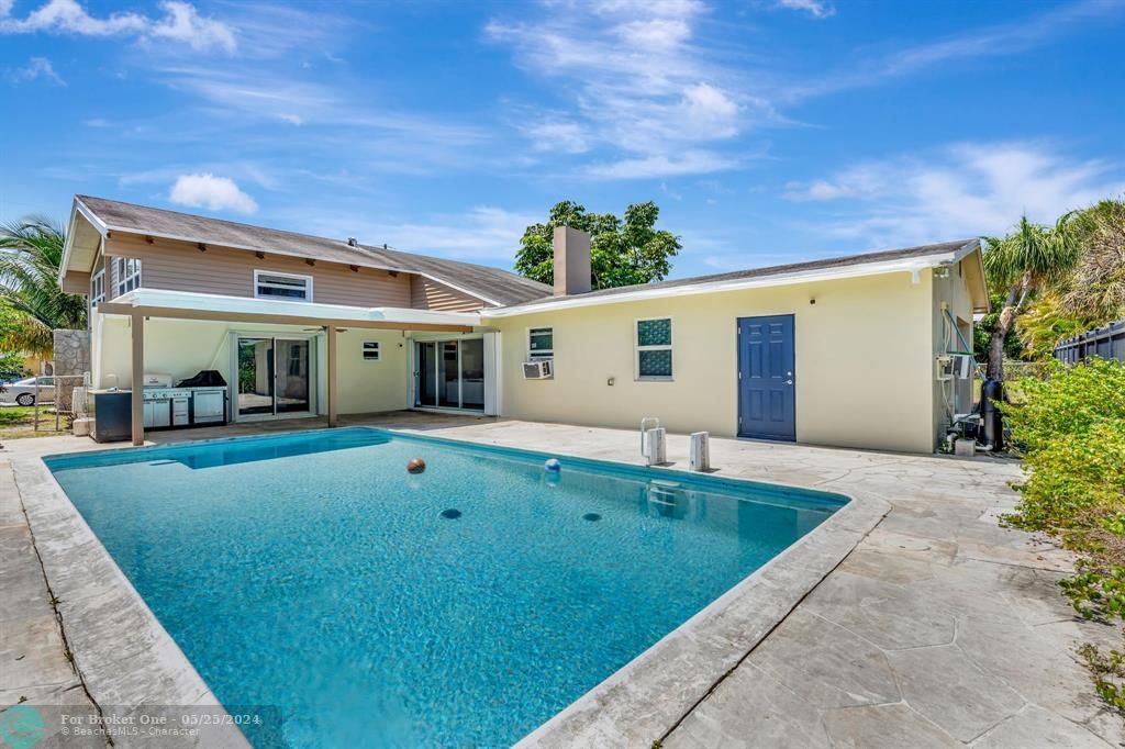 Active With Contract: $529,000 (5 beds, 2 baths, 2748 Square Feet)