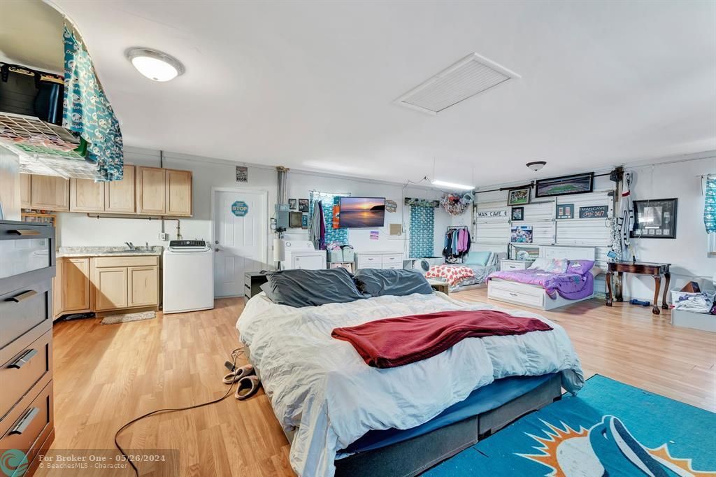 Active With Contract: $529,000 (5 beds, 2 baths, 2748 Square Feet)