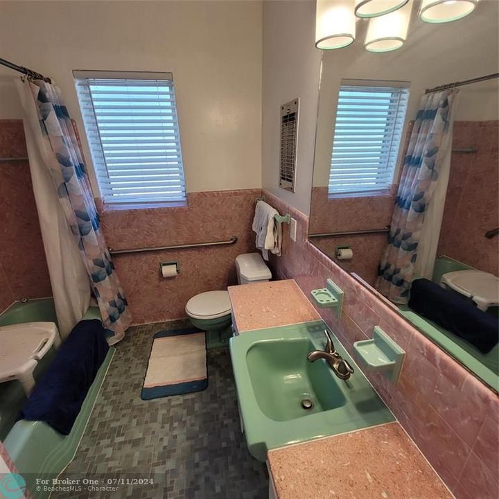 Под контрактом: $340,000 (2 спален, 2 ванн, 936 Квадратных фут)