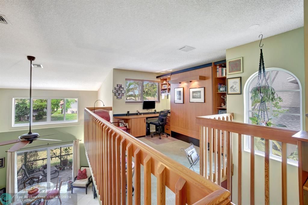 For Sale: $410,000 (2 beds, 2 baths, 1601 Square Feet)