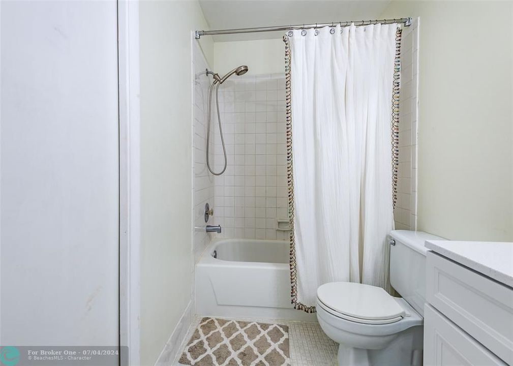 For Sale: $219,500 (1 beds, 2 baths, 1005 Square Feet)