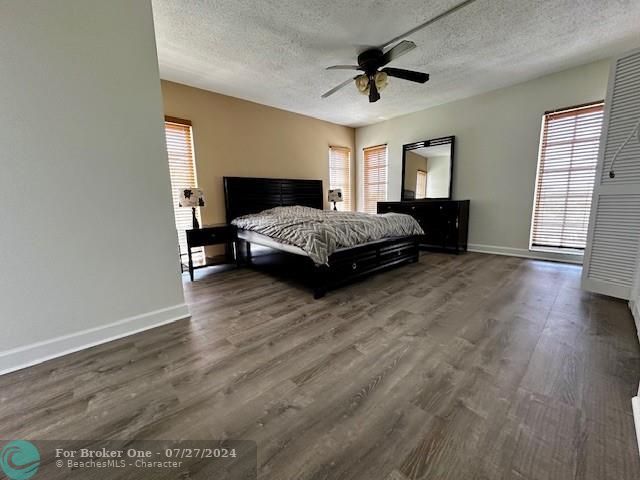 For Sale: $295,000 (3 beds, 2 baths, 1390 Square Feet)